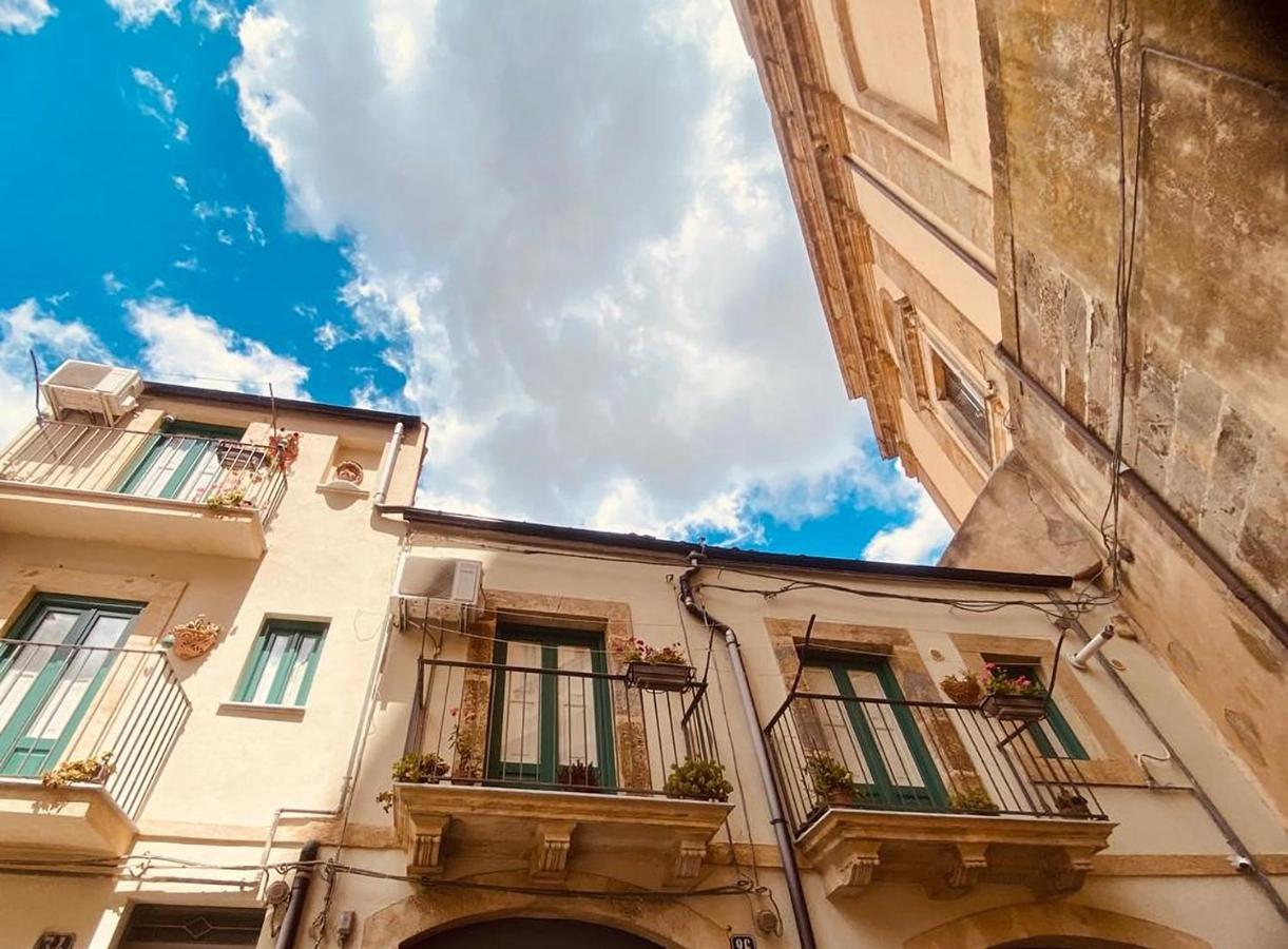 Liz House Apartment Caltagirone Bagian luar foto