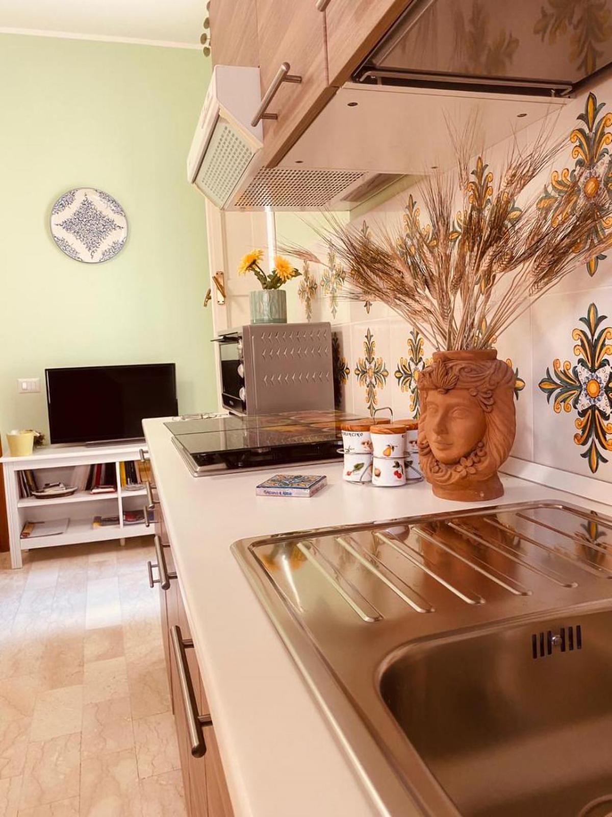 Liz House Apartment Caltagirone Bagian luar foto