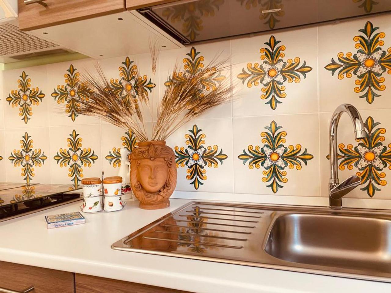 Liz House Apartment Caltagirone Bagian luar foto