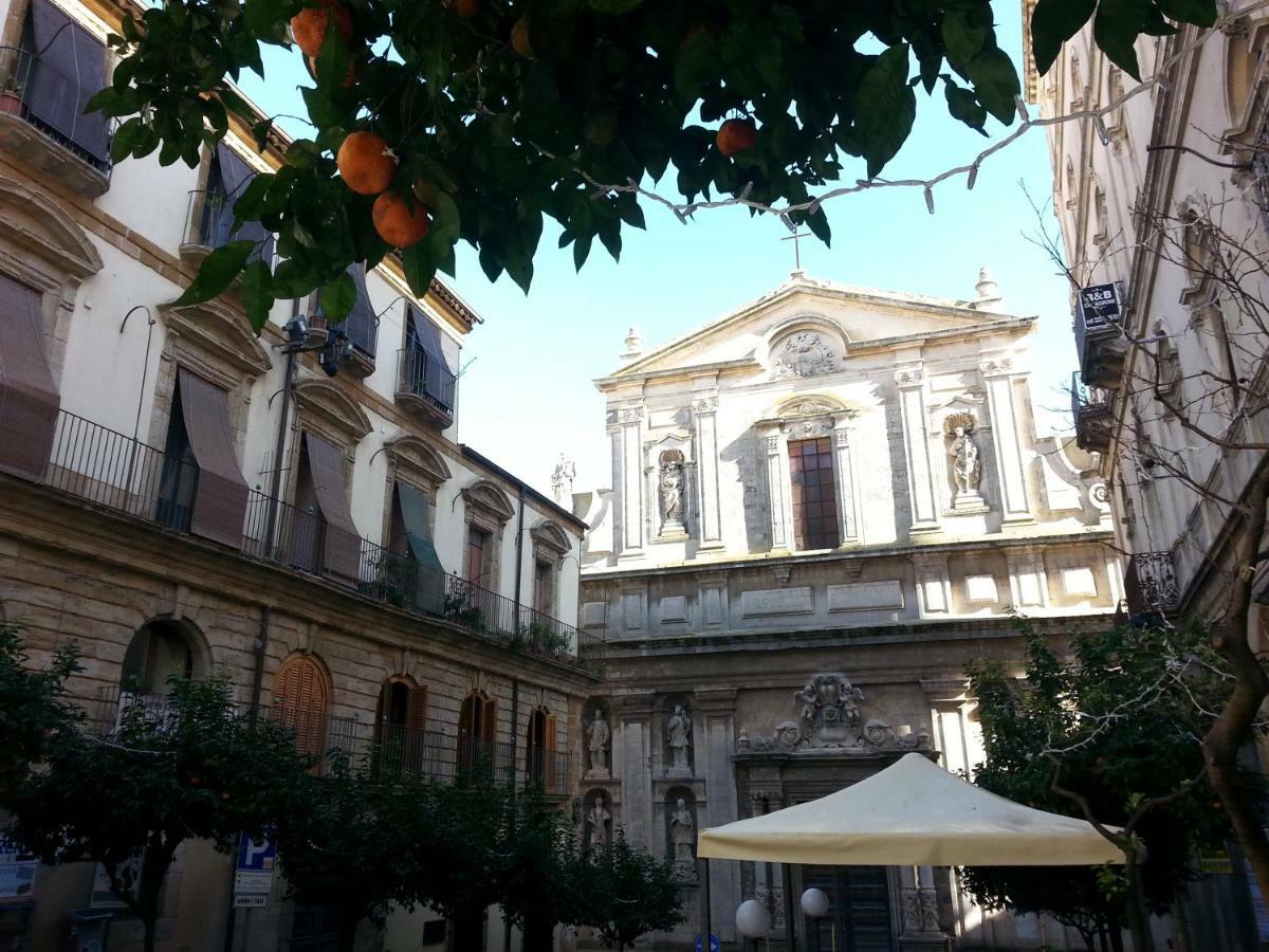 Liz House Apartment Caltagirone Bagian luar foto